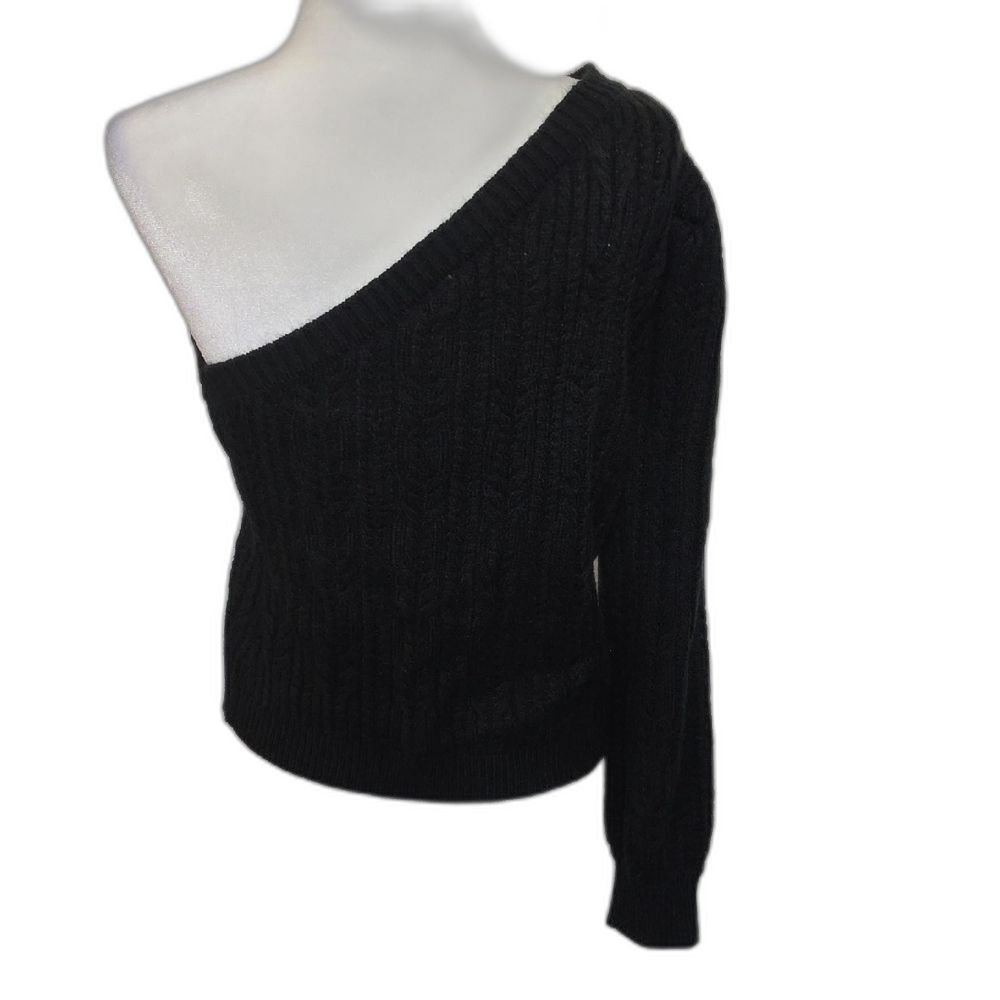 Versona Black Off-Shoulder Cable Knit Sweater